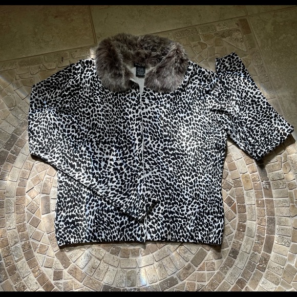 Willi Smith Sweaters - Cardigan with faux fur—EUC
